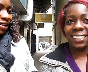 Crazy African g/g teenagers talking about Vulva eating in public