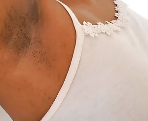 Mind-blowing Underarms Displaying by Super steaming Mummy of Sri Lanka